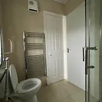 Superb Triple Near Airport - 2 Maison d'hôtes