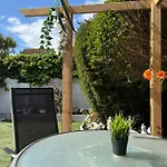 Maison d'hôtes Superb Triple Near Airport - 2 *