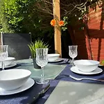 Superb Triple Near Airport - 2 Maison d'hôtes