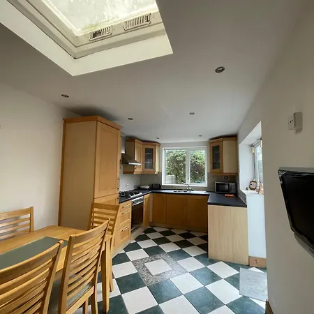 Superb Triple Near Airport - 2 Dublin