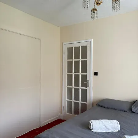 Guest house Superb Double Near Airport - 2 Dublin