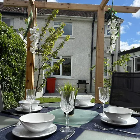 Superb Double Near Airport - 2 Dublin