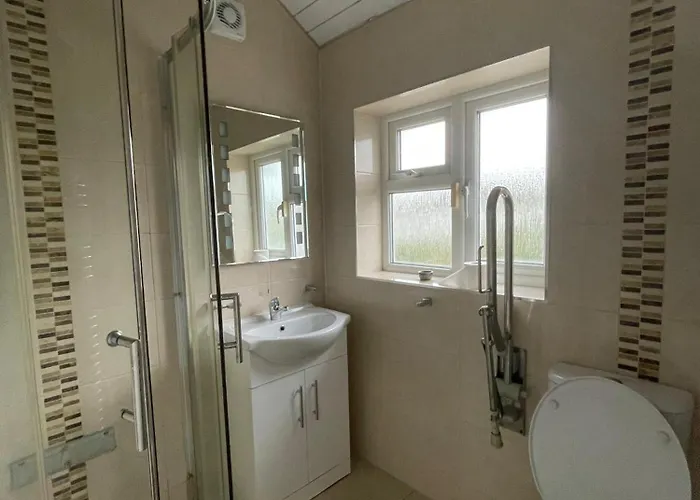 Superb Triple Room Near Airport - 2 Pensión *