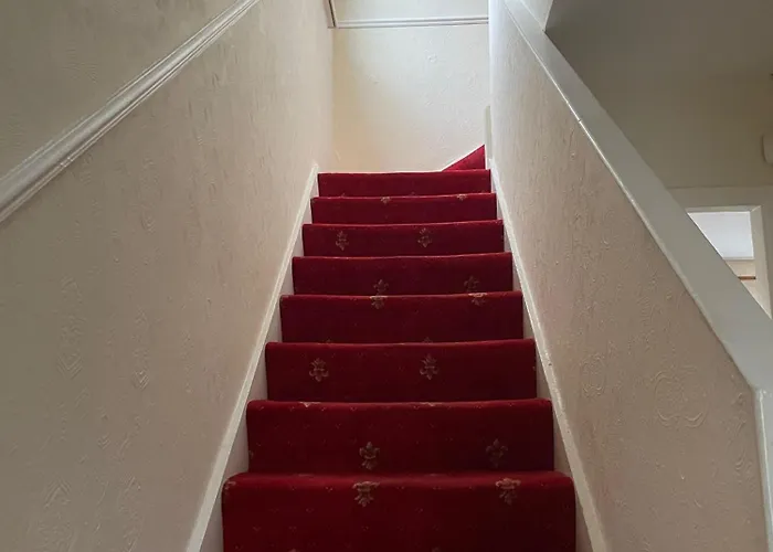 Pensión Superb Triple Room Near Airport - 2