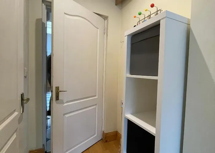 Superb Triple Room Near Airport - 2 Pensión Dublín