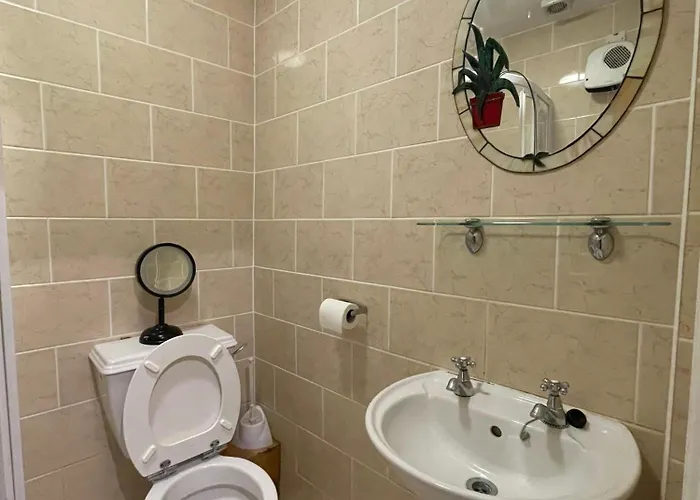 Superb Triple Room Near Airport - 2 *