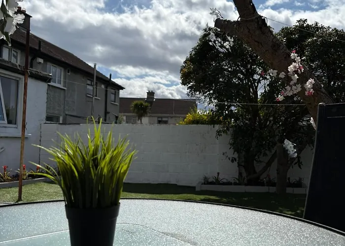 Superb Triple Room Near Airport - 2 Pensión *