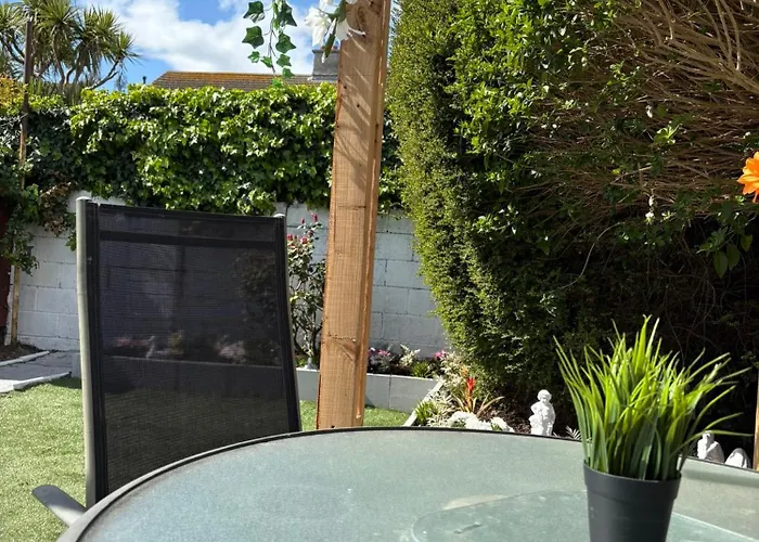 Pensión Superb Triple Room Near Airport - 2 *