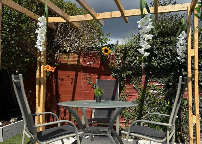 Superb Triple Room Near Airport - 2 Pensión *