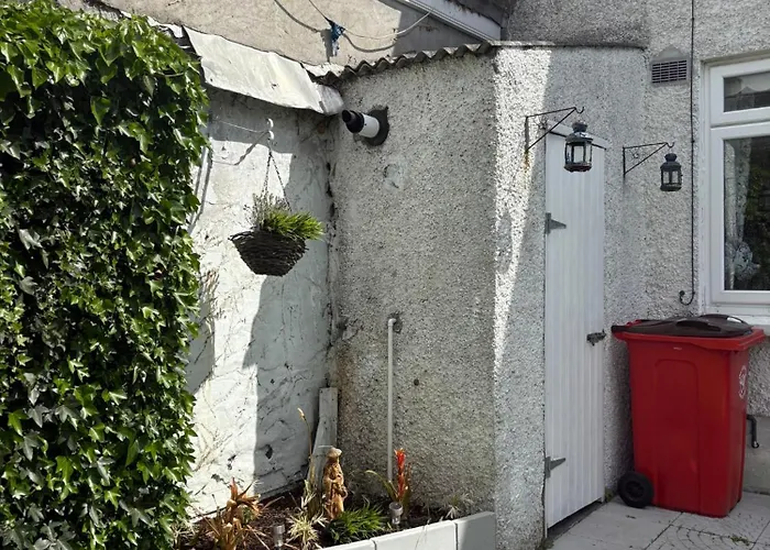 Superb Triple Room Near Airport - 2 Pensión *