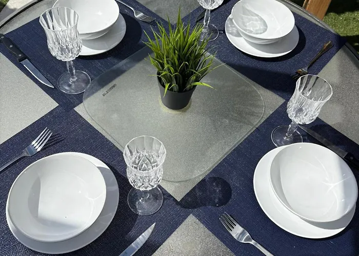 Pensión Superb Triple Room Near Airport - 2