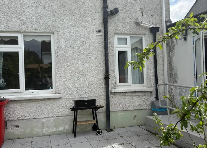 Superb Triple Room Near Airport - 2 Pensión *