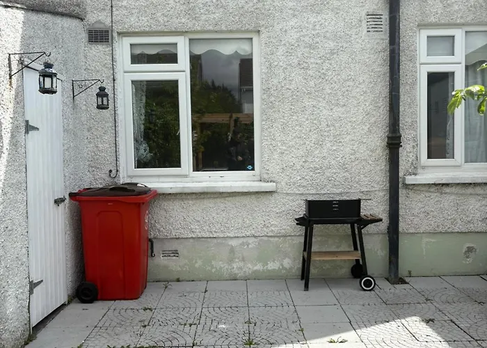 Superb Triple Room Near Airport - 2 Pensión Dublín