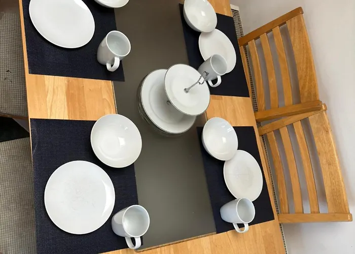 Superb Triple Room Near Airport - 2 Pensión *