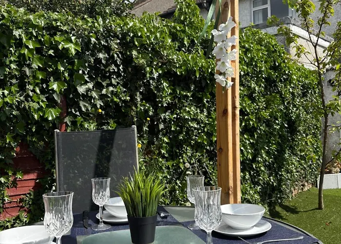 Superb Triple Room Near Airport - 2 Pensión Dublín