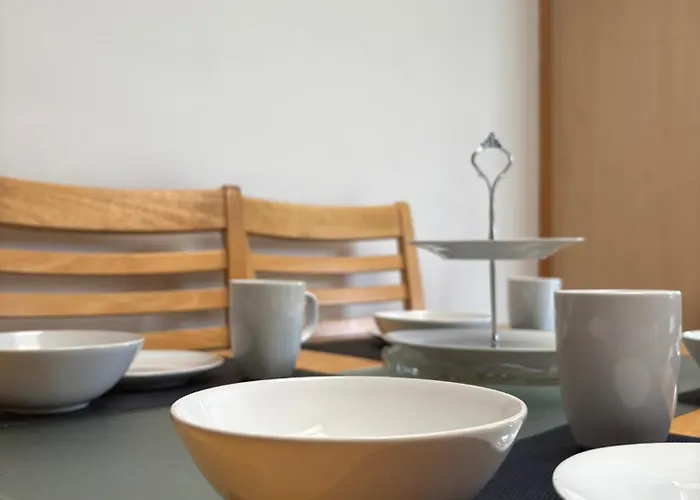 Pensión Superb Triple Room Near Airport - 2