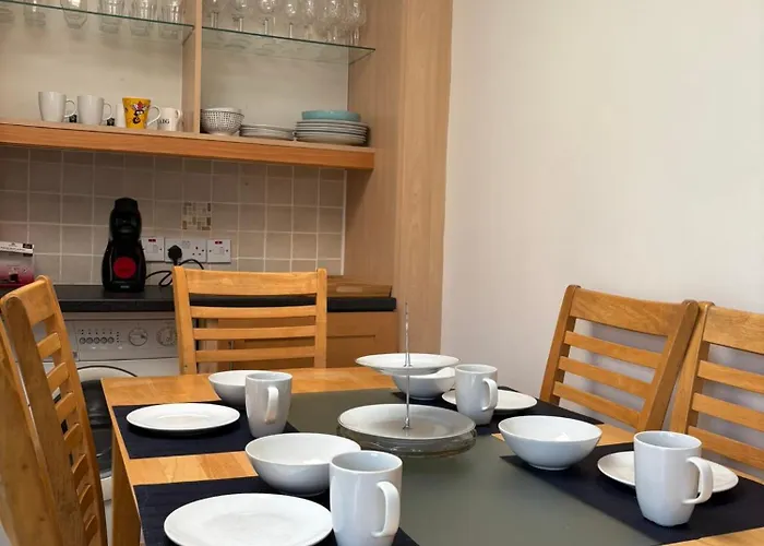 Superb Triple Room Near Airport - 2 Pensión *