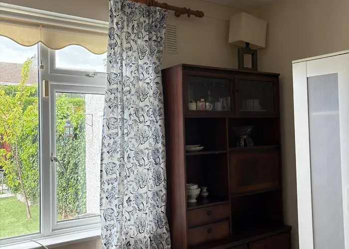 Superb Triple Room Near Airport - 2 Pensión *