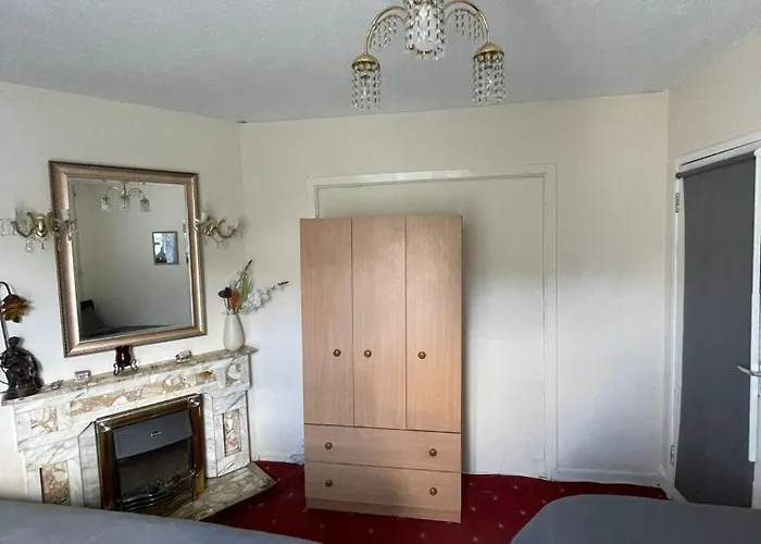 Superb Triple Near Airport - 2 * Dublin