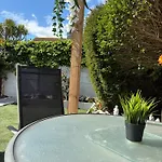 Pensjonat Superb Triple Near Airport - 2 *