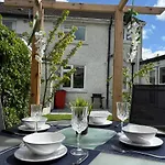 Superb Triple Near Airport - 2 Dublin