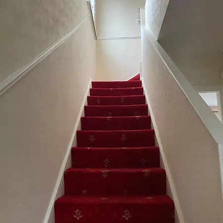 بيت ضيافة Superb Double Near Airport - 2