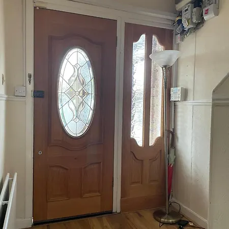 Superb Double Near Airport - 2 * دبلن