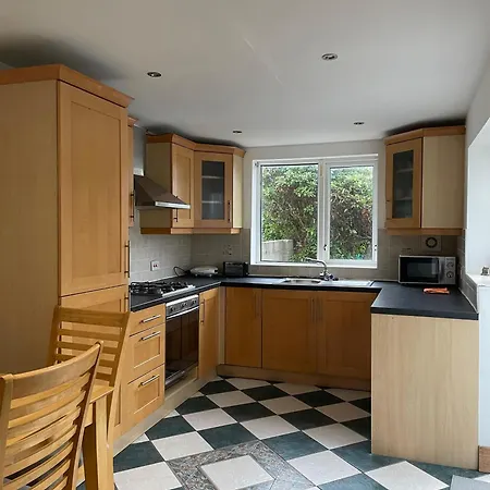 Superb Double Near Airport - 2 Maison d'hôtes