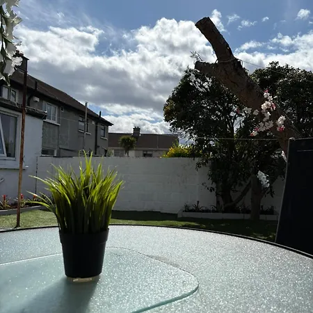 Superb Double Near Airport - 2 بيت ضيافة *