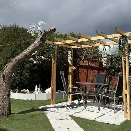 بيت ضيافة Superb Double Near Airport - 2 *