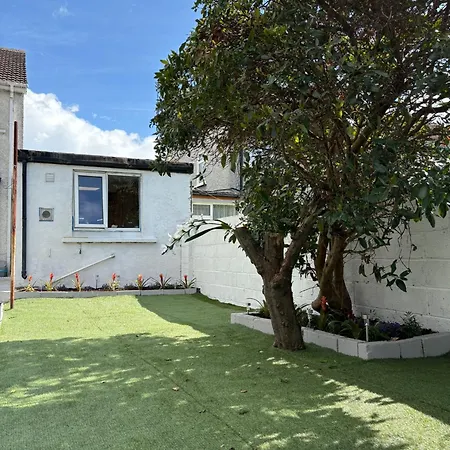 Superb Double Near Airport - 2 بيت ضيافة