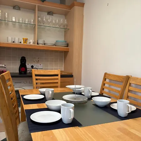 Superb Double Near Airport - 2 بيت ضيافة *