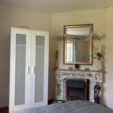 Superb Double Near Airport - 2 * دبلن