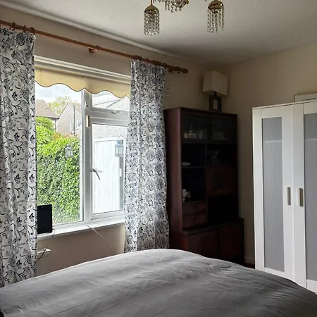 Superb Double Near Airport - 2 Maison d'hôtes