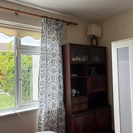 Superb Double Near Airport - 2 بيت ضيافة *