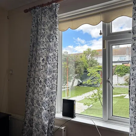 Superb Double Near Airport - 2 بيت ضيافة